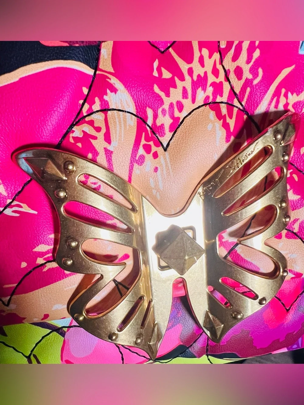 Betsey Johnson Butterfly ๐ Puffed Flap Crossbody Bag. Gold Hardware Floral ๐ฆ๐NWT - Picture 3 of 13